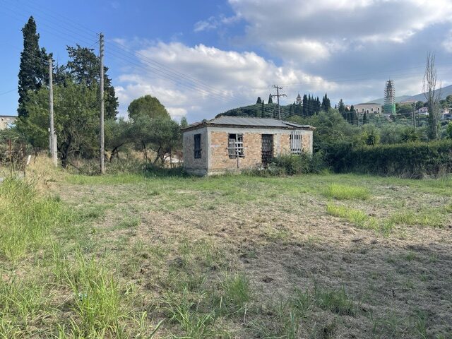 🌿 Outstanding Investment Opportunity: Country Cottage & Plot with Valid Building Permit